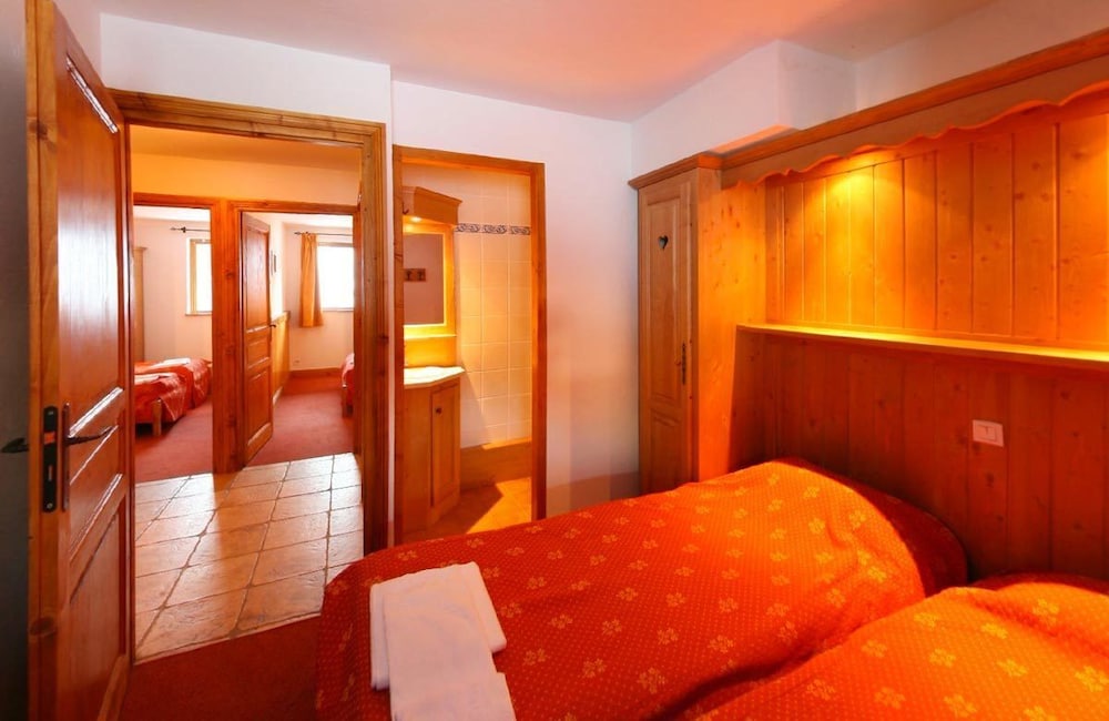 Chalet des Neiges - Oz en Oisans(Sat arr/dep only 21/50