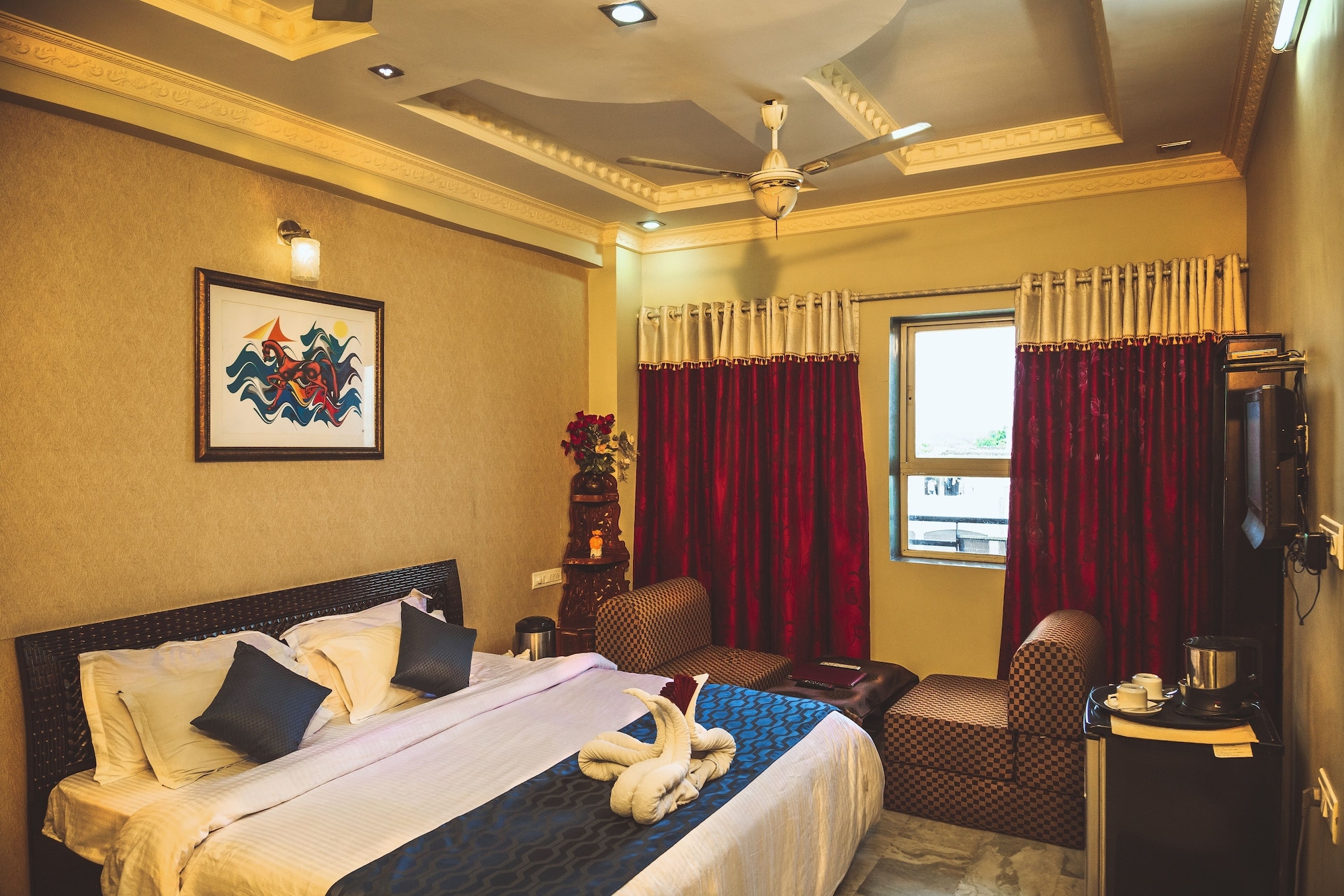 DELUXE, KING BED, CITY VIEW, ACCESSIBLE