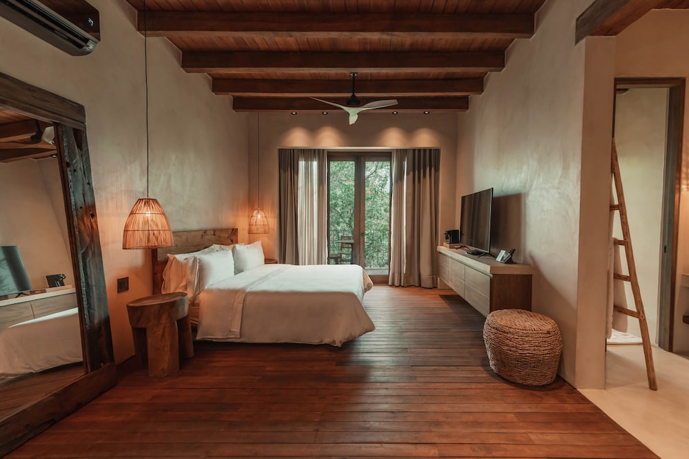 Makani Luxury Wanderlust 23/66