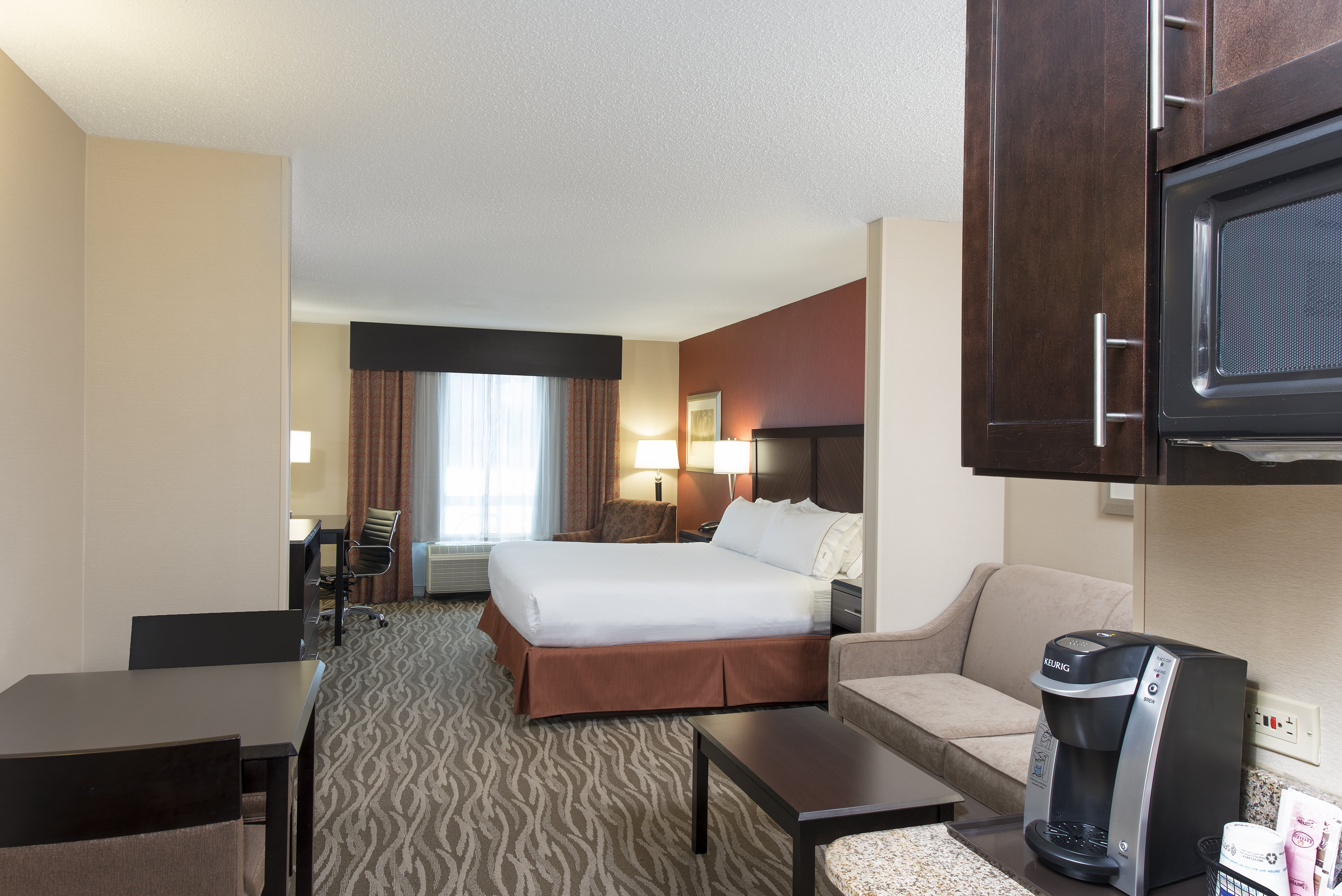 Holiday Inn Express Hotel Suites Grand Rapids North 22/62