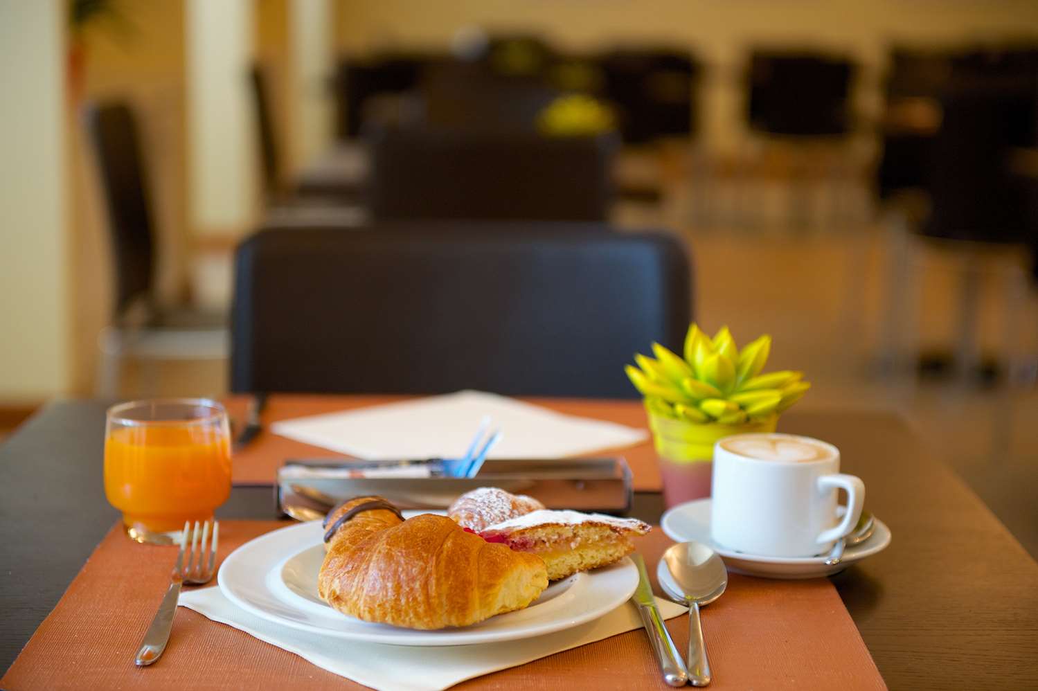 Best Western Crystal Palace Hotel 48/55
