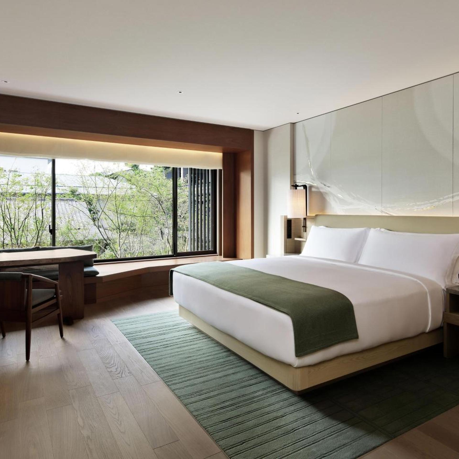 Garden, King Bed