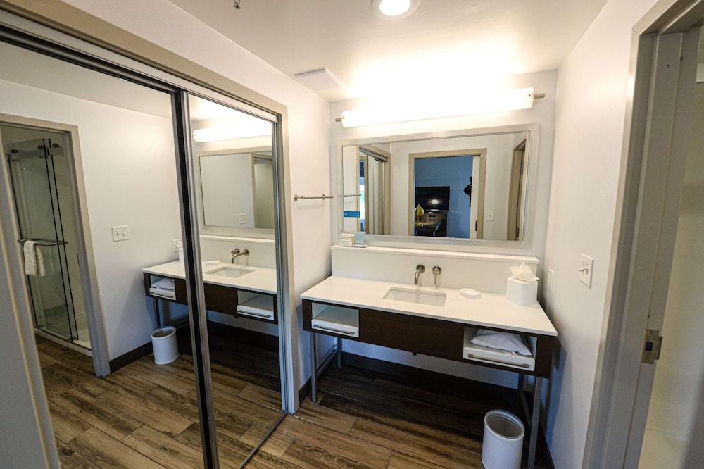 Hampton Inn Suites Lenoir Nc 43/76