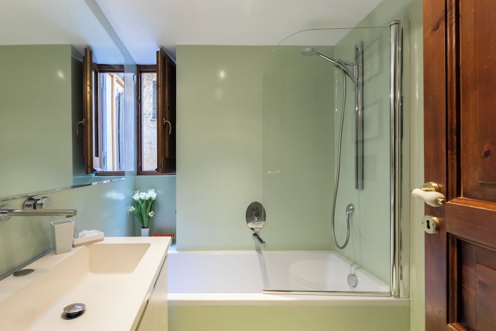 Rome Accommodation - Coronari 47/50