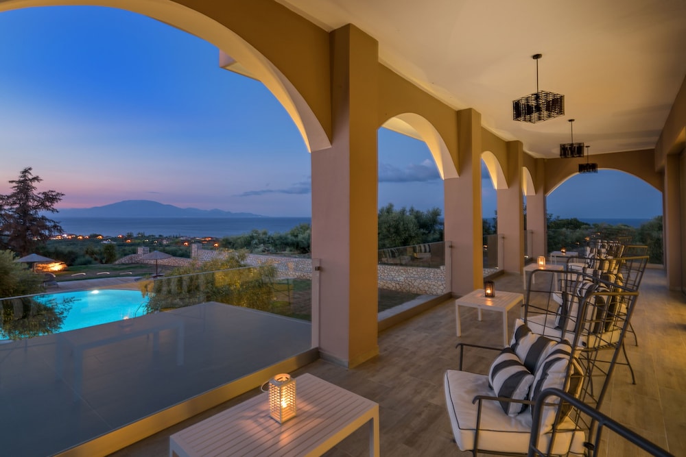 Elegance Luxury Executive Suites - Adults Only 43/58