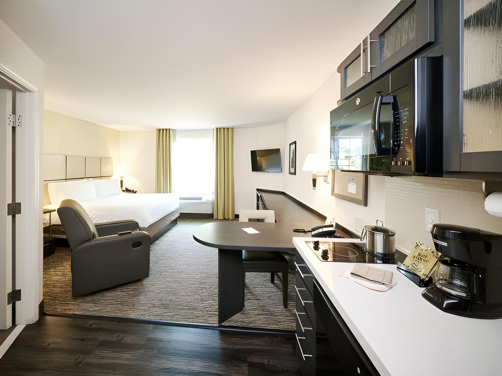 Deluxe, Studio, Queen Bed, with View