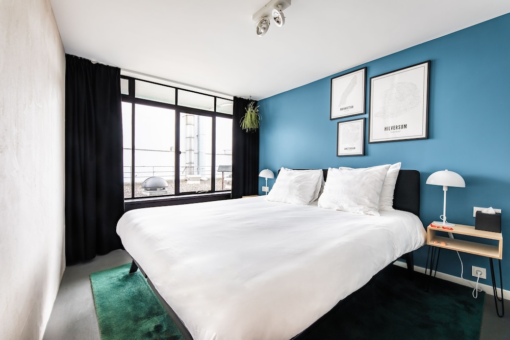 City, King Bed