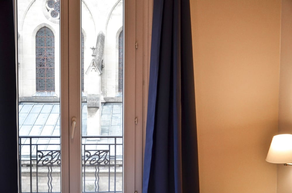 HOTEL DE LA PERDRIX ROUGE 45/71