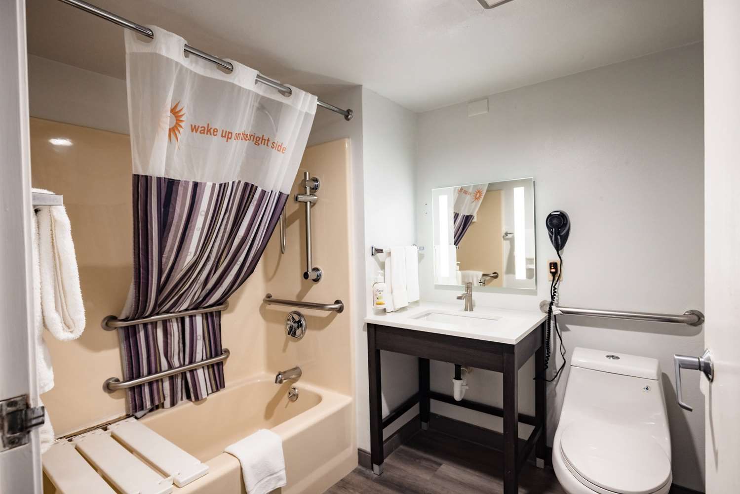 La Quinta Inn by Wyndham Tampa Near Busch Gardens 64/66