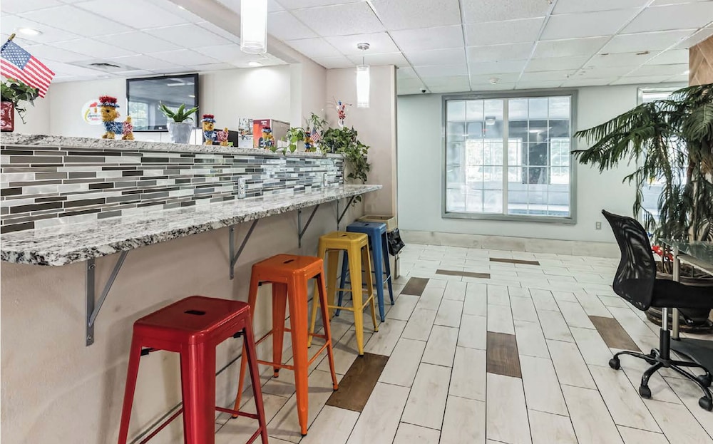 Super 8 by Wyndham Smithfield/Selma 32/50