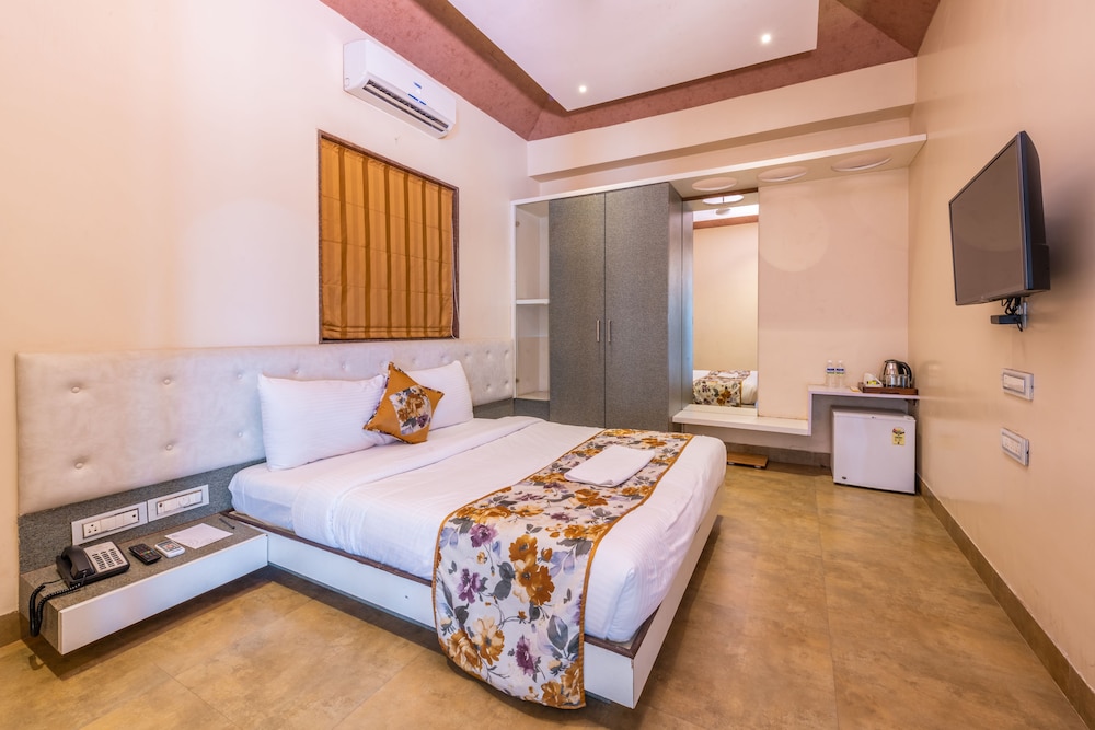 Saya Grand Resort By Treat Thane 11/50