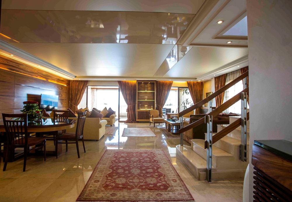 Lahoya Suites 29/50