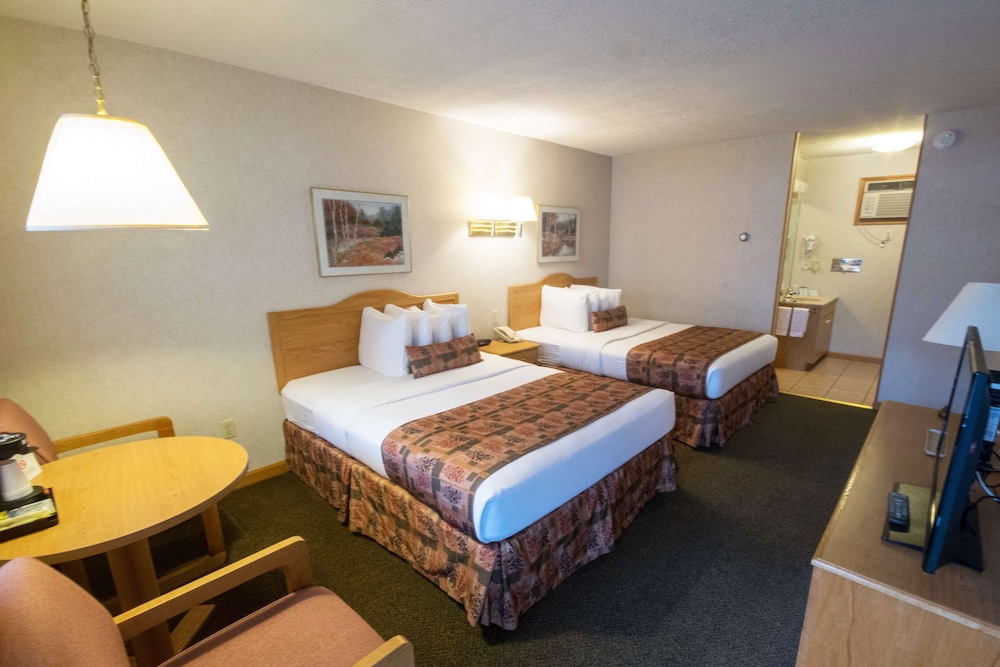Adirondack Retreat Inn and Suites 18/36
