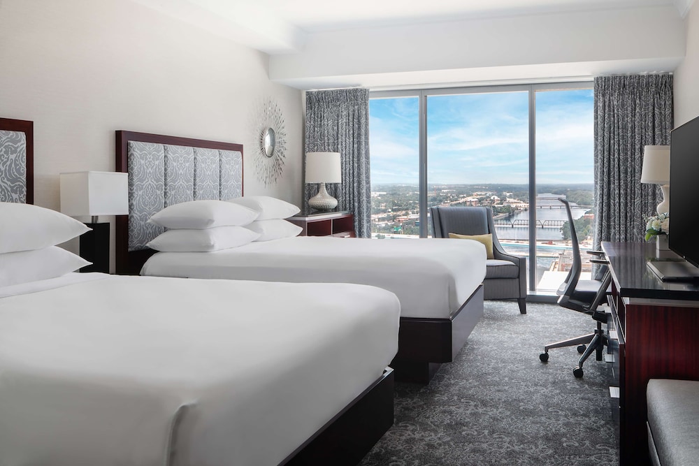 Amway Grand Plaza, Curio Collection by Hilton 24/65