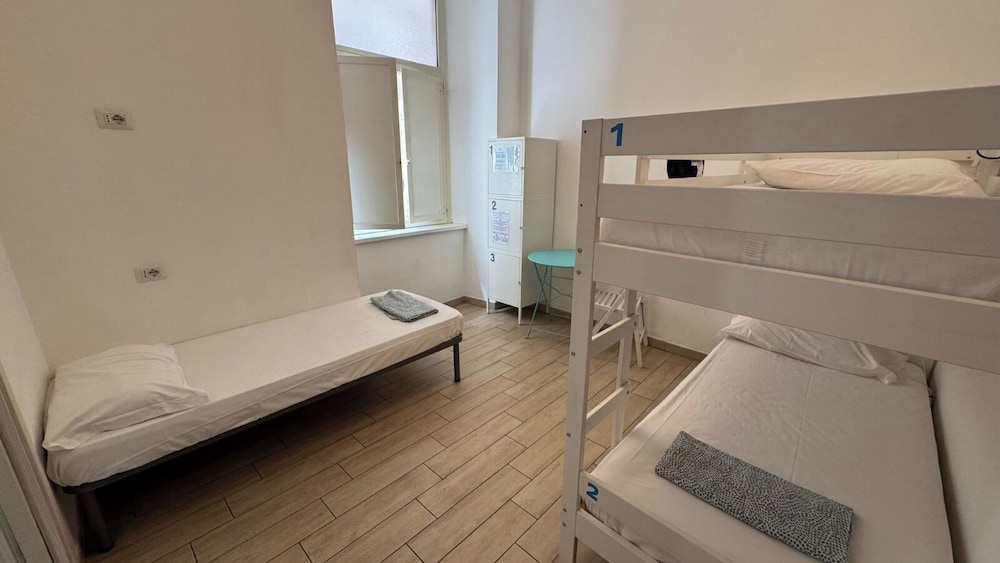 Mancini Hostel Naples 26/70