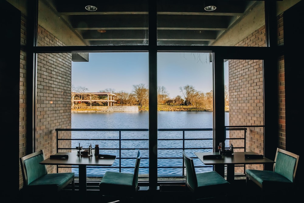 Hyatt Lodge Oak Brook Chicago 33/71