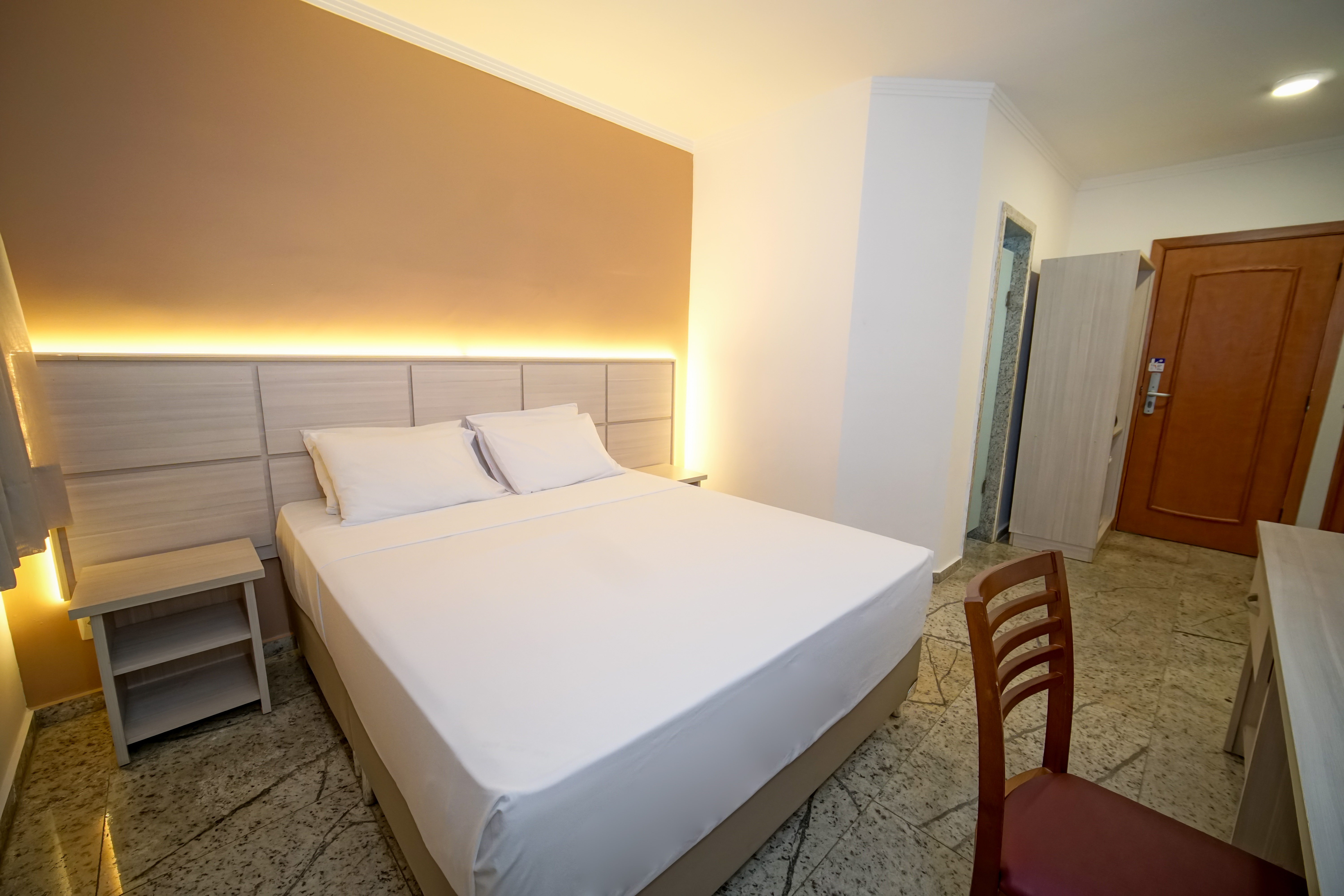 Superior, Queen Bed