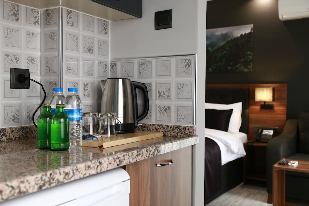 Azra Suite Otel 50/50