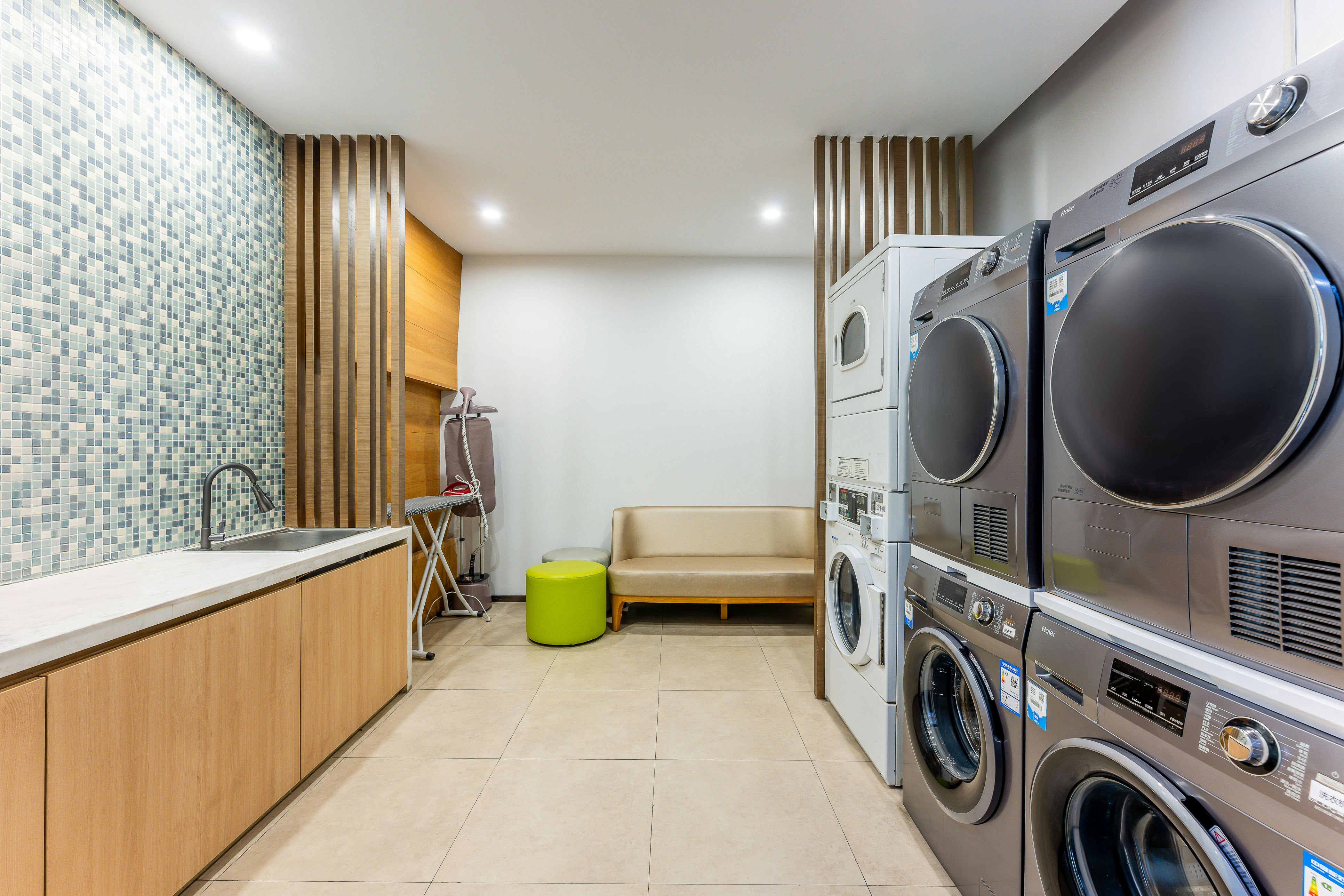 Holiday Inn Express Hangzhou Huanglong 50/50