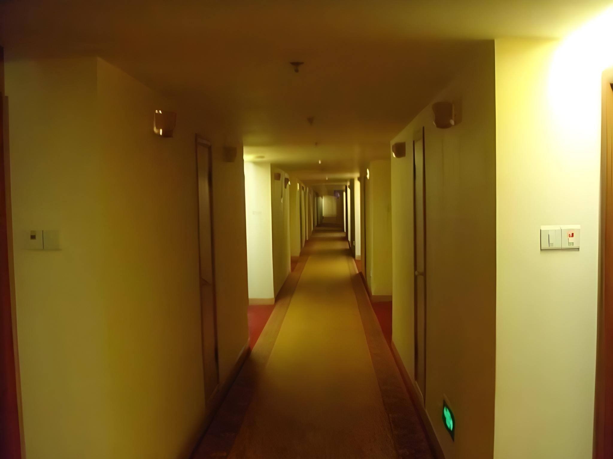Zhengzhou Airport Hotel 40/43