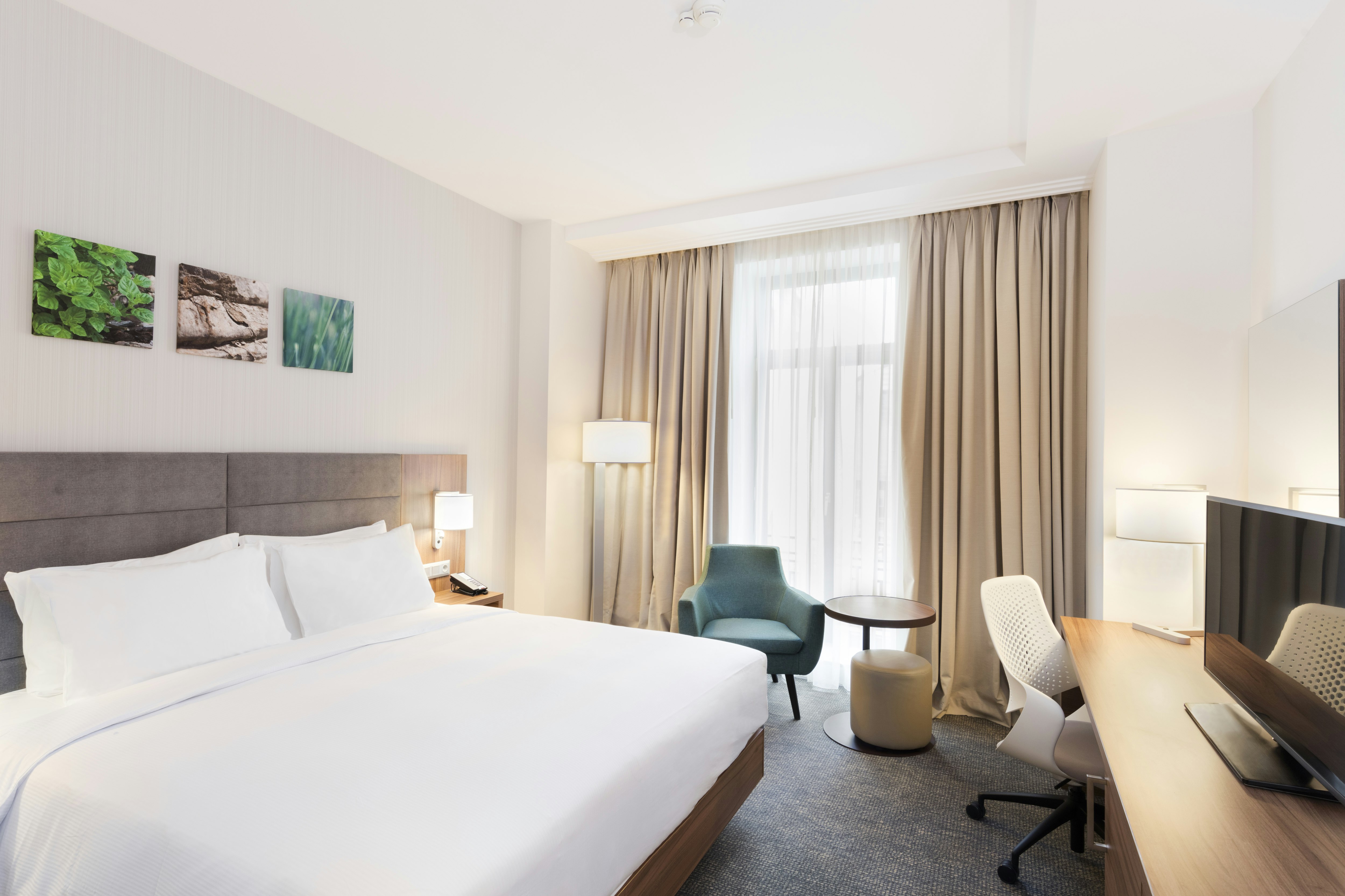 DELUXE, KING BED, CITY VIEW