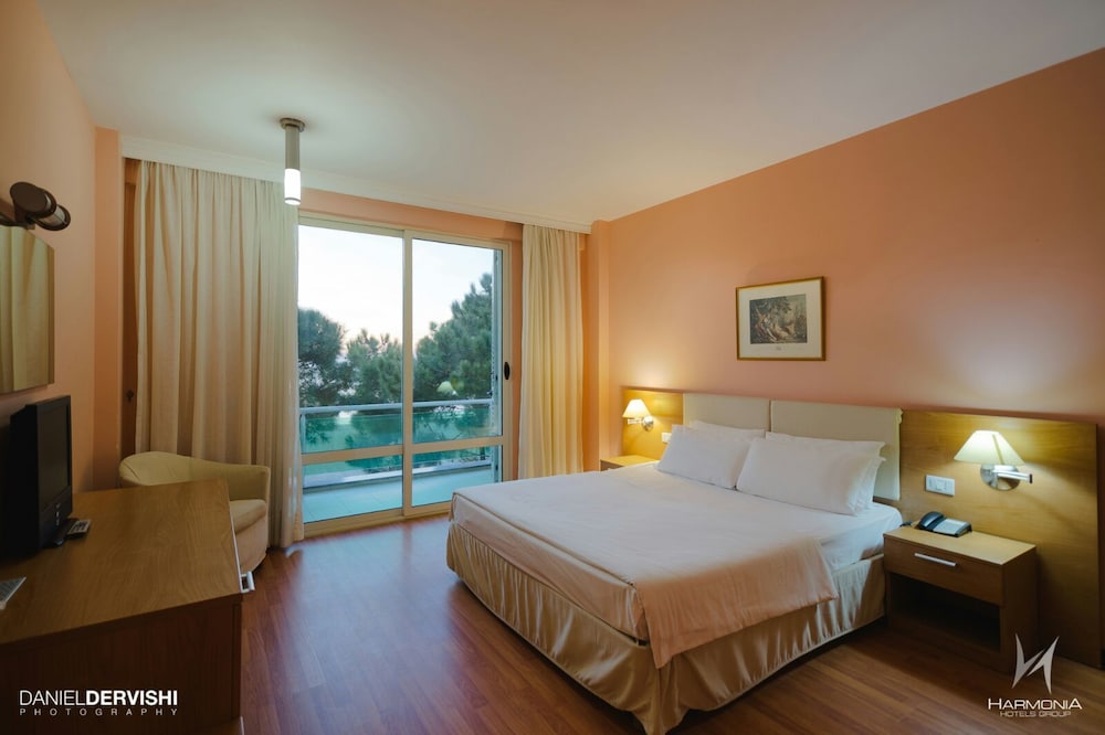 Albanian Star Hotel 12/50