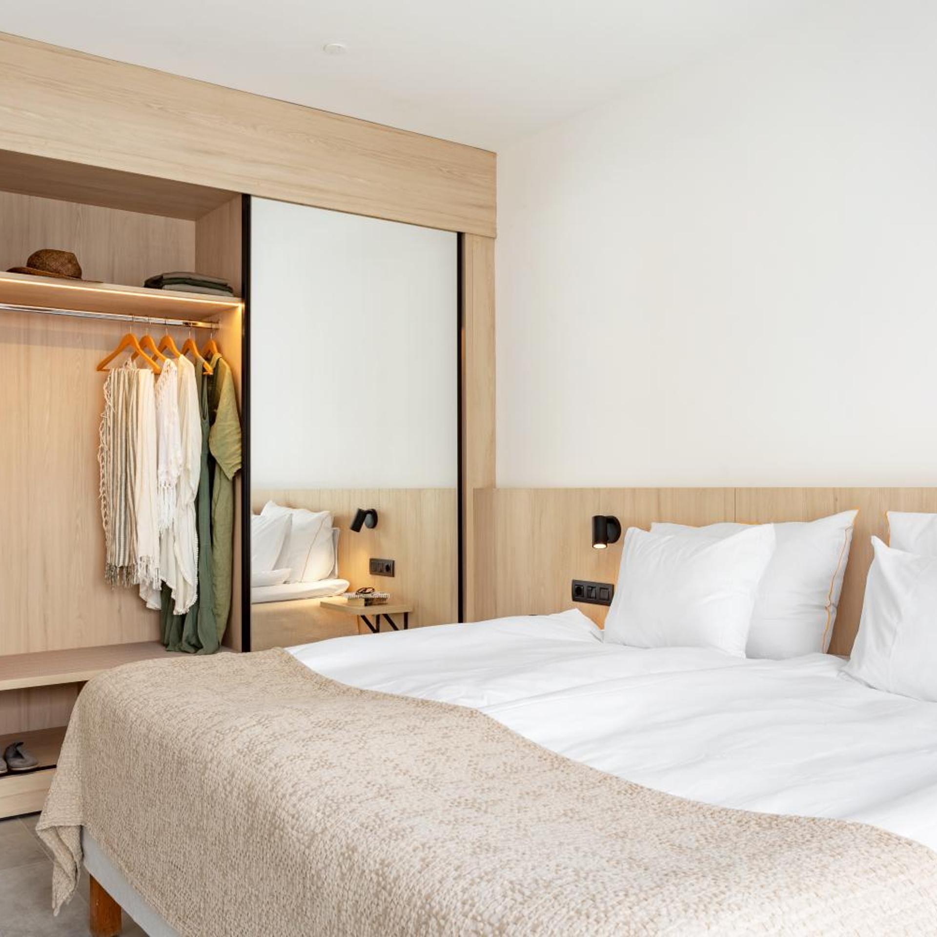 1 Bedroom, Suite, No Balcony