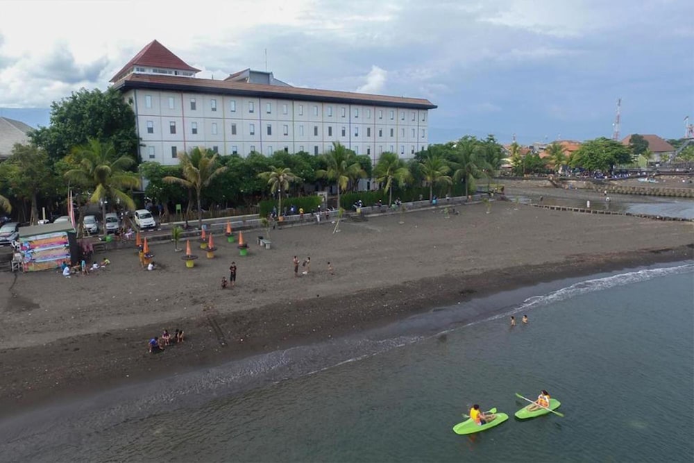 Singaraja Hotel 43/59