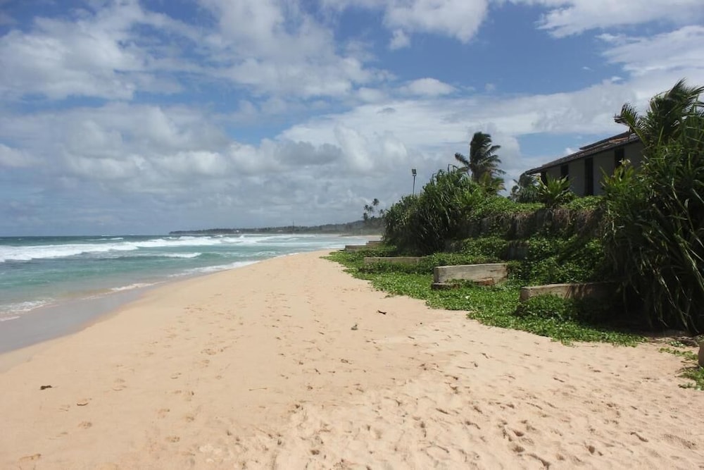 The Beach Cabanas 34/45
