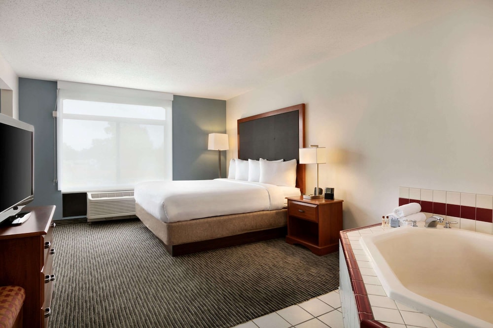 Wingate by Wyndham Vienna Parkersburg 14/48