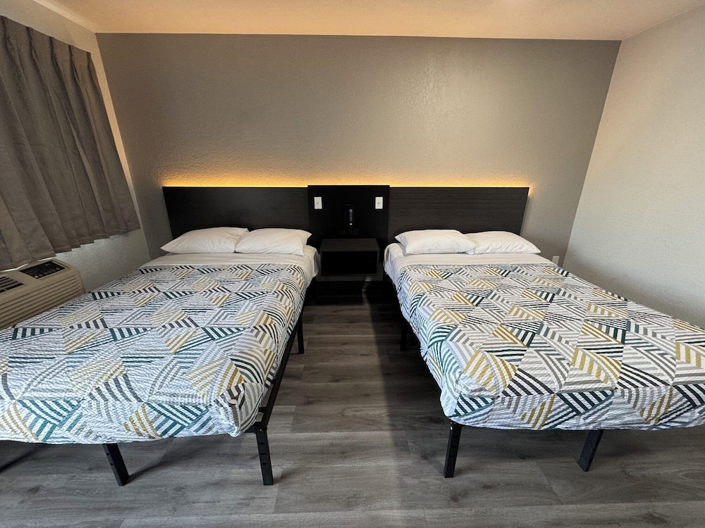 Motel6 Willows, CA 40/60