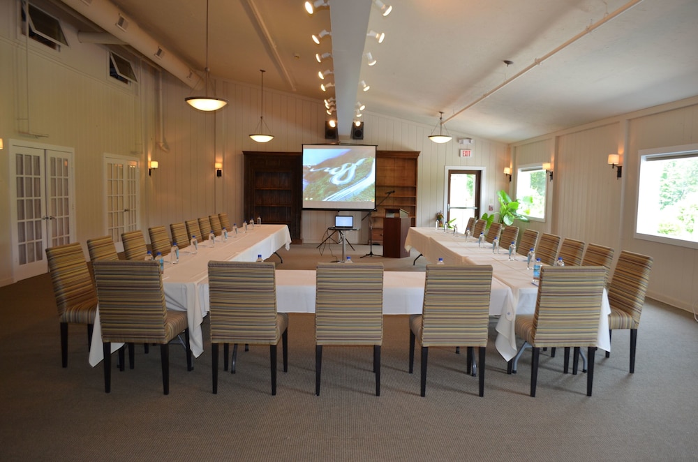 Emerson Resort & Spa 35/44