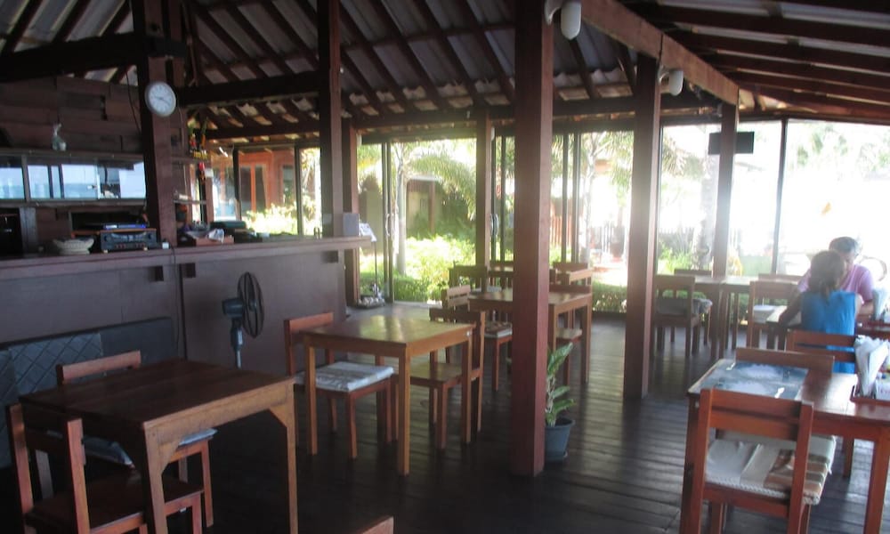 Lipa Bay Resort 48/55