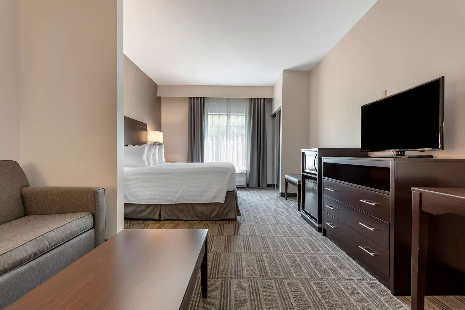 Suite, King Bed, Sofa