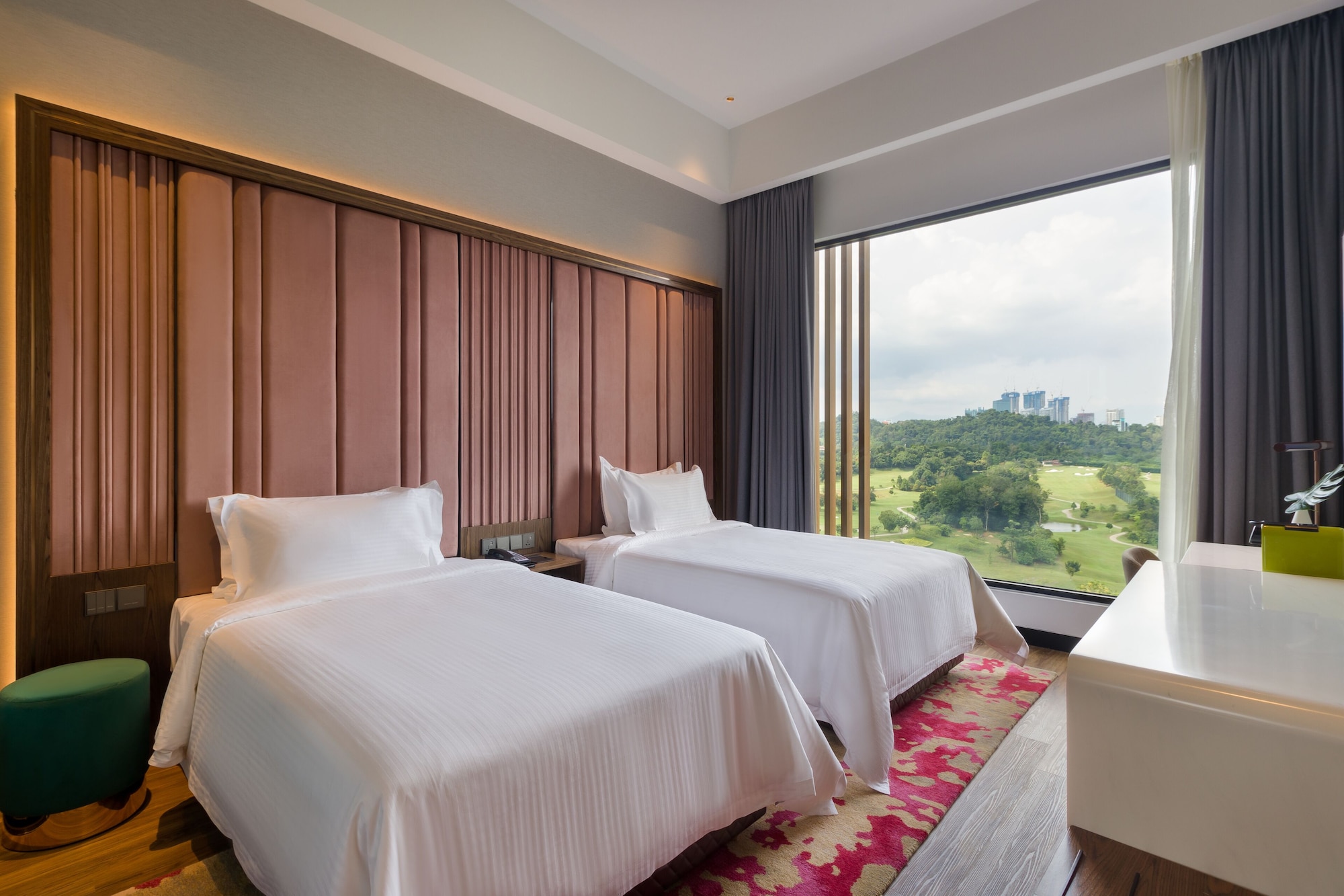 Deluxe, Twin Beds, Golf Course View