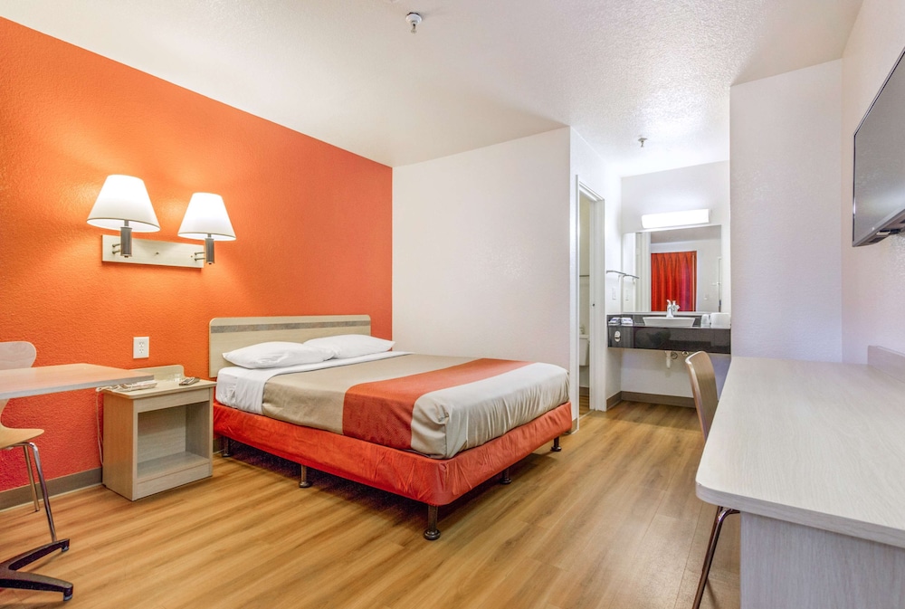 PREMIUM, QUEEN BED