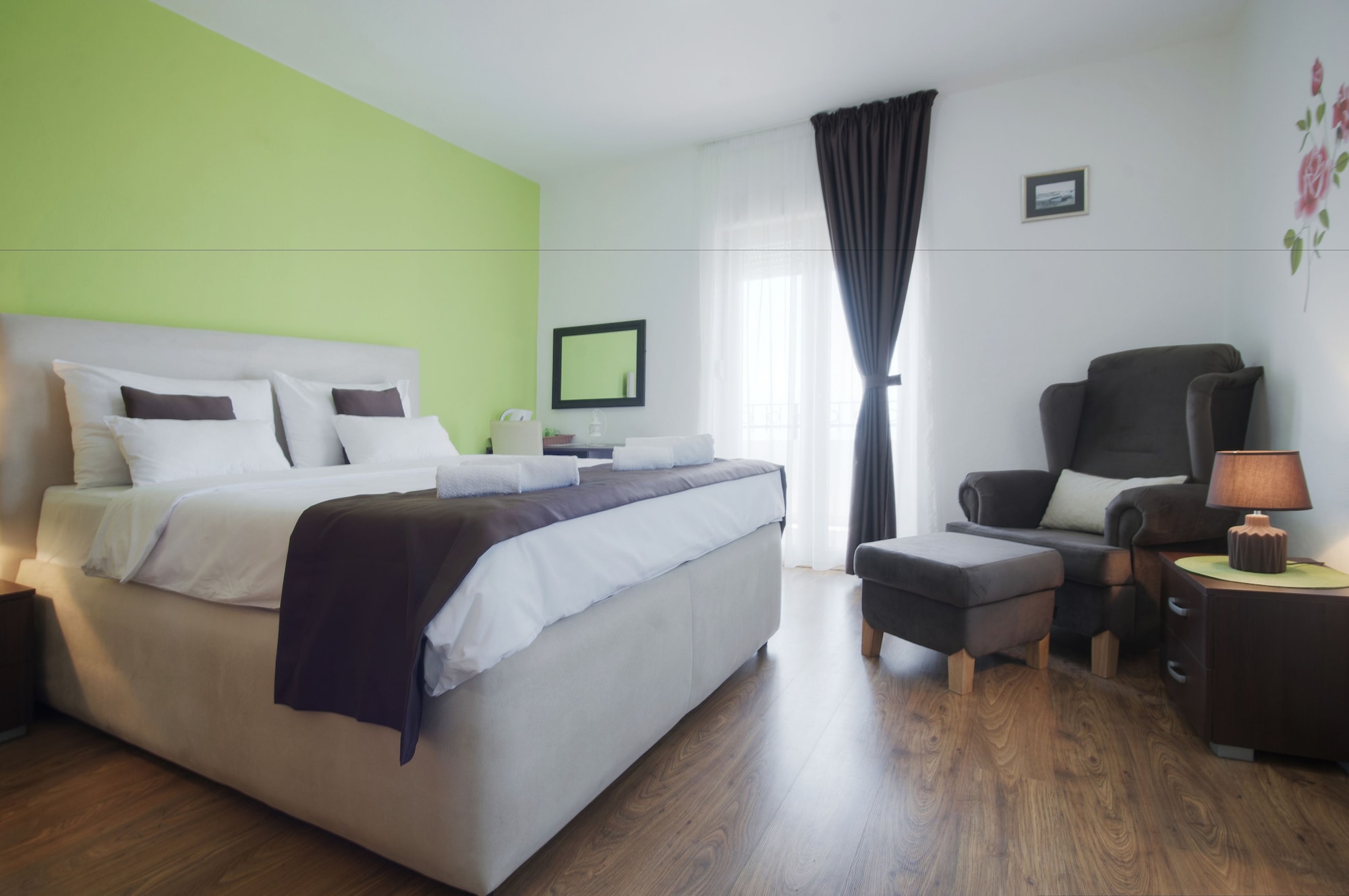 غرفة كلاسيكية بسرير مزدوج بإطلالة على البحر بحمام خاص، Apartments Djurasevic 3/7
