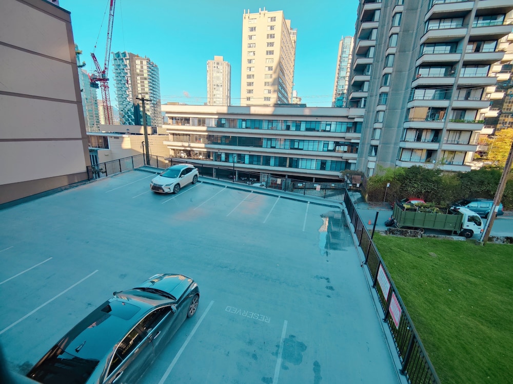 Divya Sutra Suites on Robson Downtown Vancouver 21/42