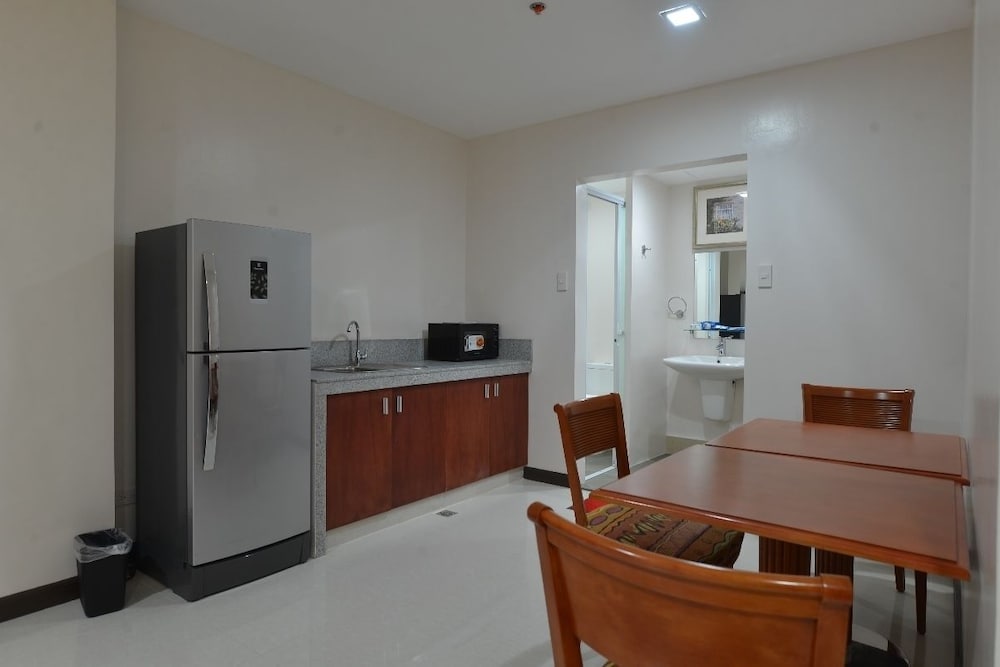 Royal Suites Condotel 15/18