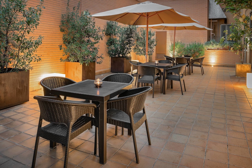 Ac Hotel Los Vascos 32/42
