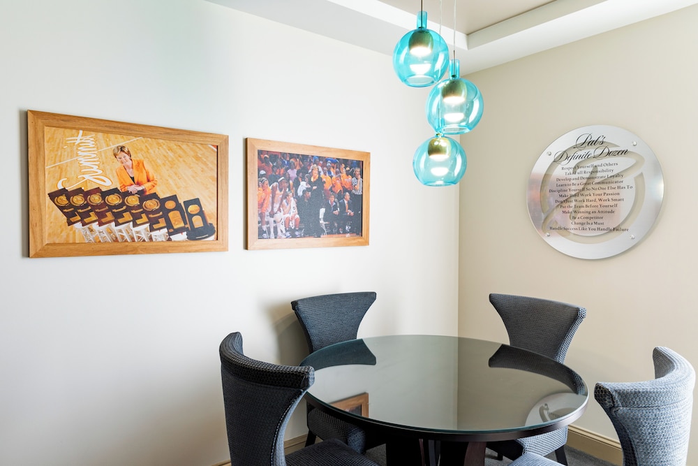 The Tennessean Personal Luxury Hotel 43/57