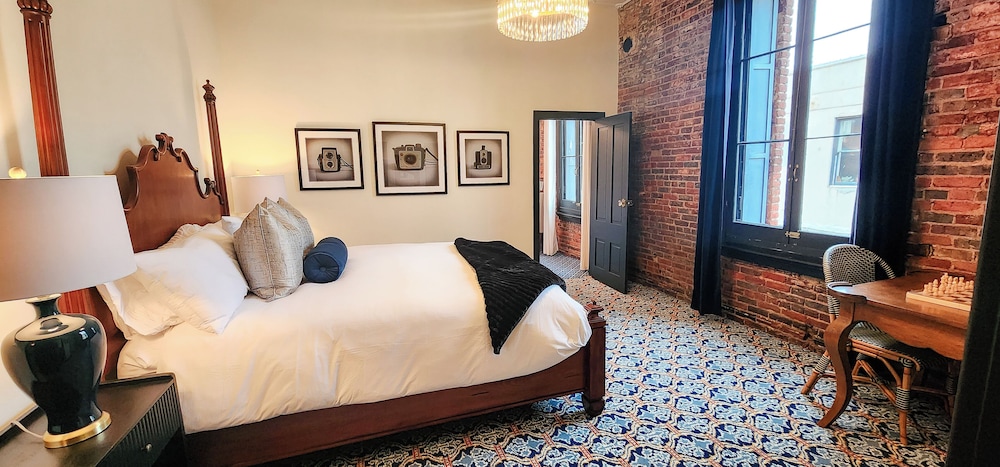Speakeasy Suites 14/50