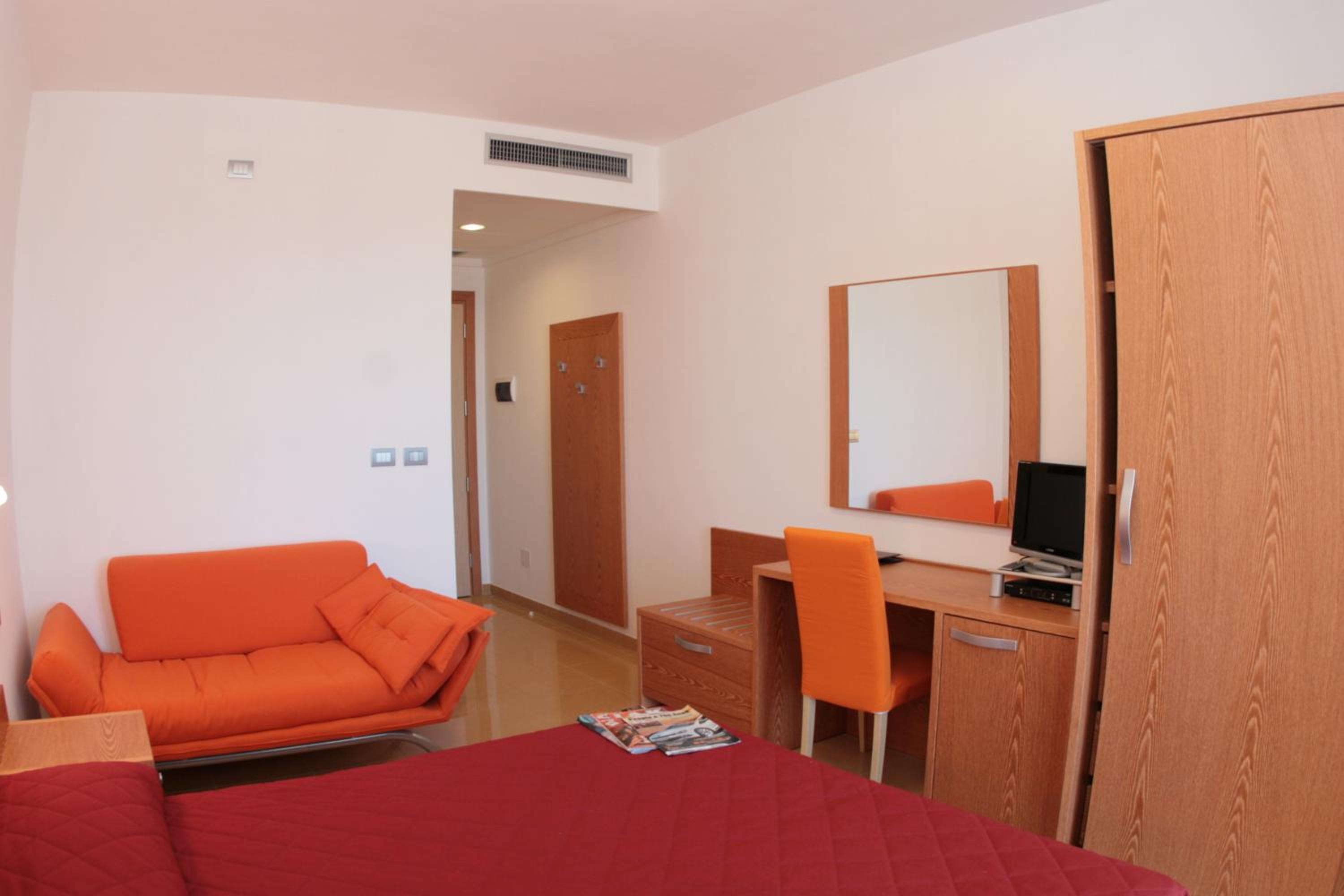 Hotel Yria 9/24