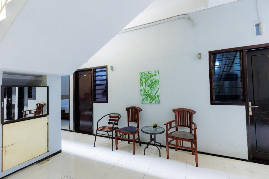 RedDoorz Plus near Malang Town Square 9/50