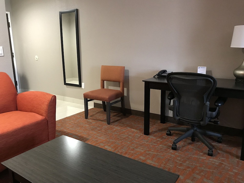 Quality Inn & Suites Fresno Northwest 27/34