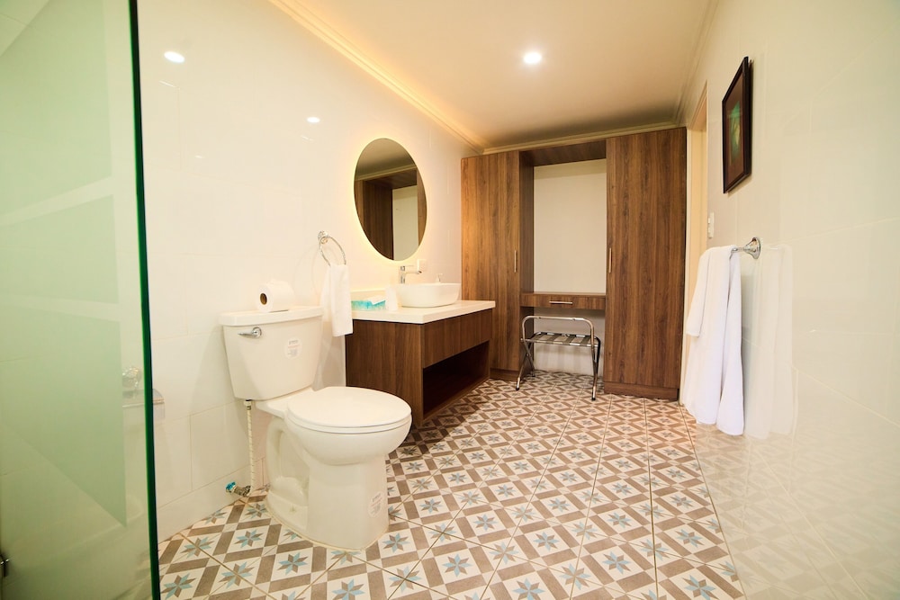 El Rodeo Estancia Boutique Hotel &amp; Steakhouse 64/66