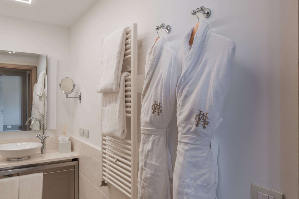 Signature, Suite, King Bed, Sea View, Terrace, Grand Hotel Alassio Beach & SPA Resort 3/3