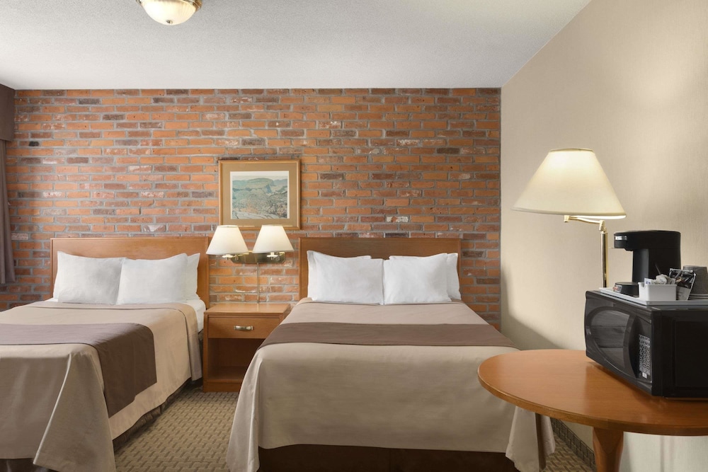 Travelodge by Wyndham Thunder Bay 11/39