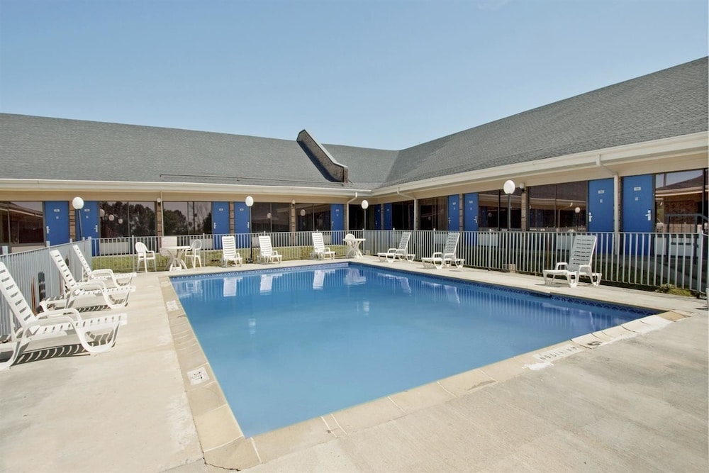 Americas Best Value Inn Forest 4/24