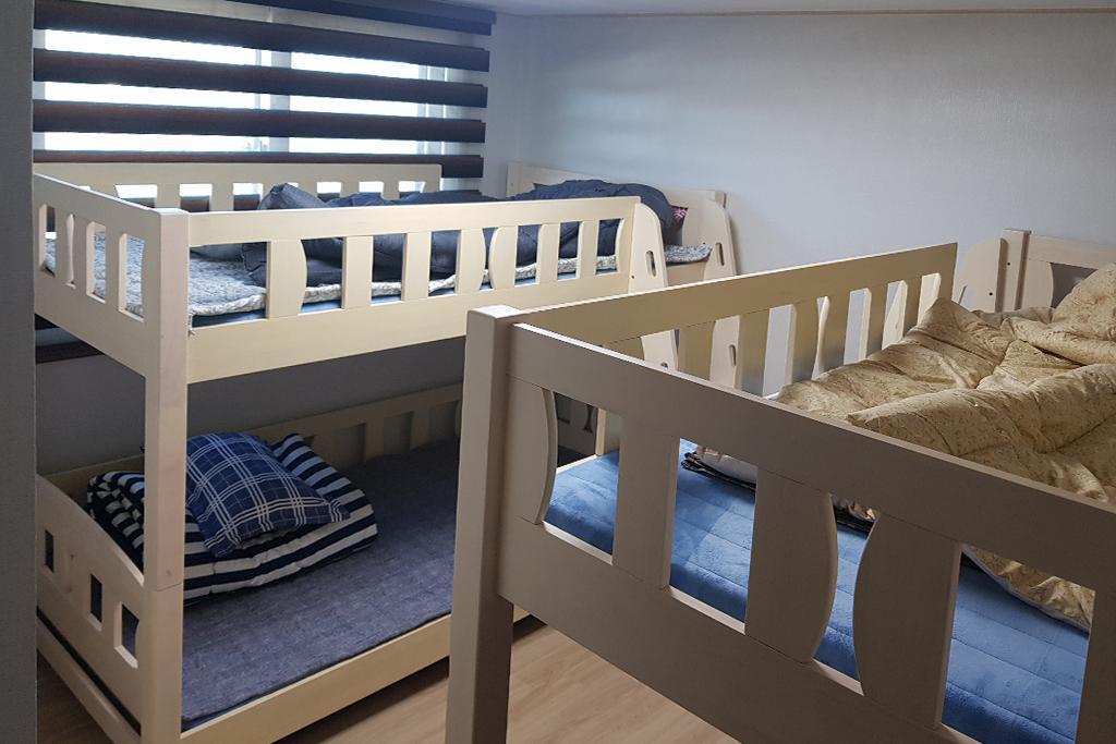 FEMALE DORM, FEMALE ONLY, 4 PEOPLE
